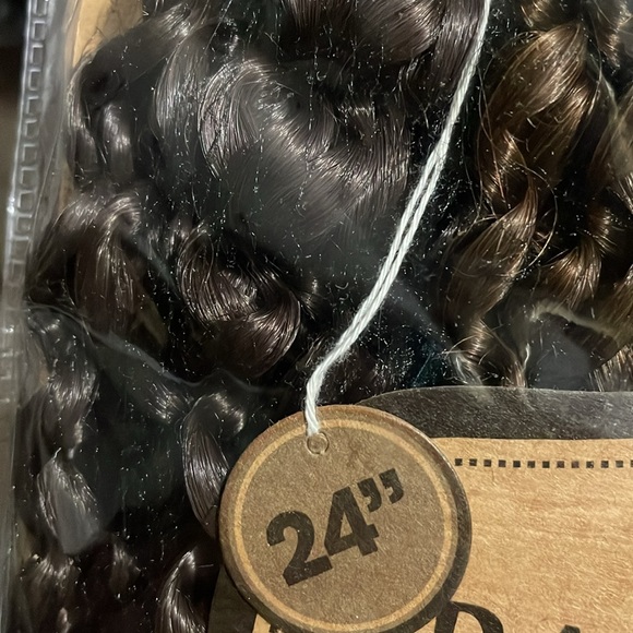 Brazilian Hair - Picture 3 of 8